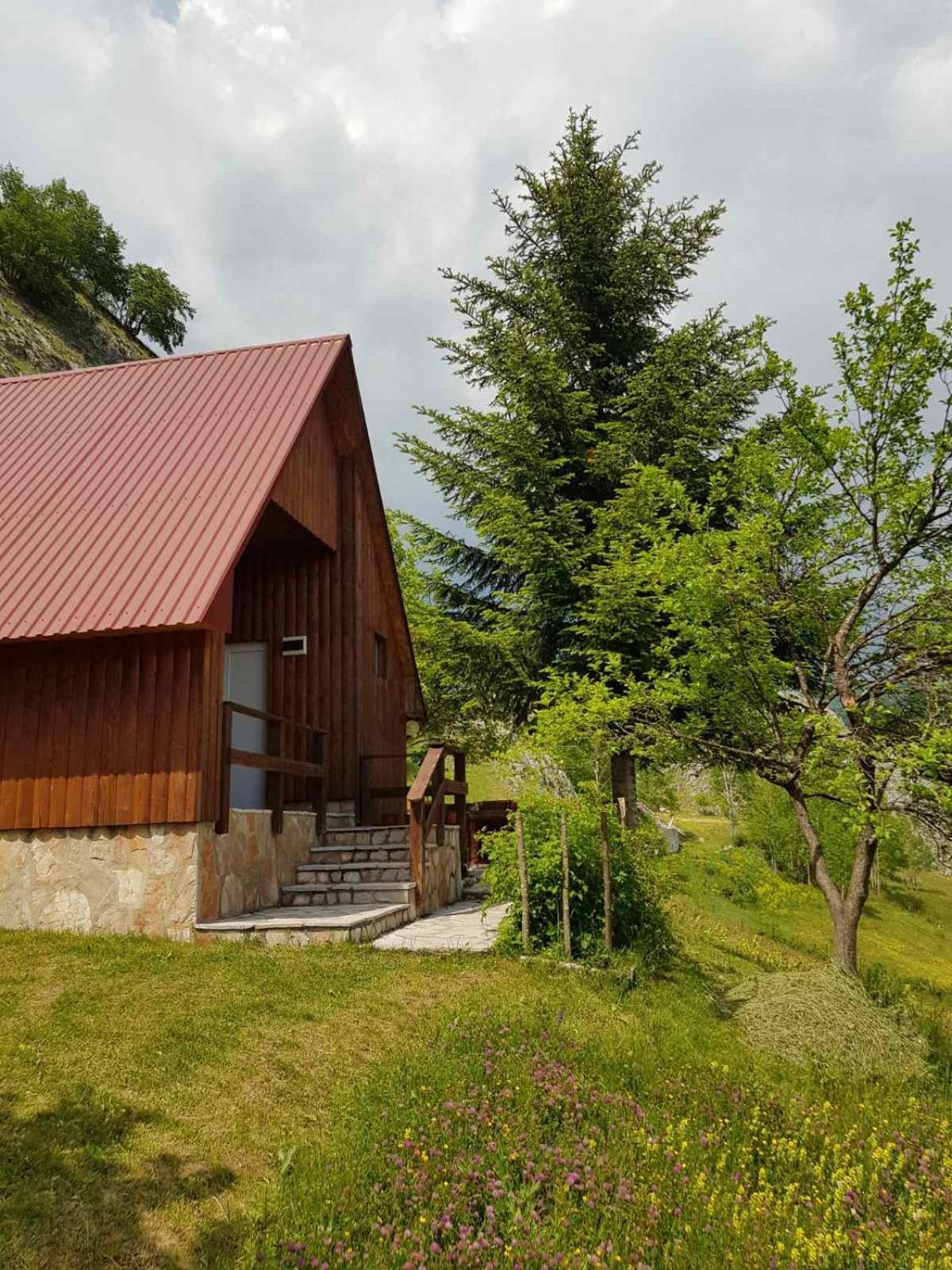 Detached House Milivoje Hotel Poscenje Bagian luar foto