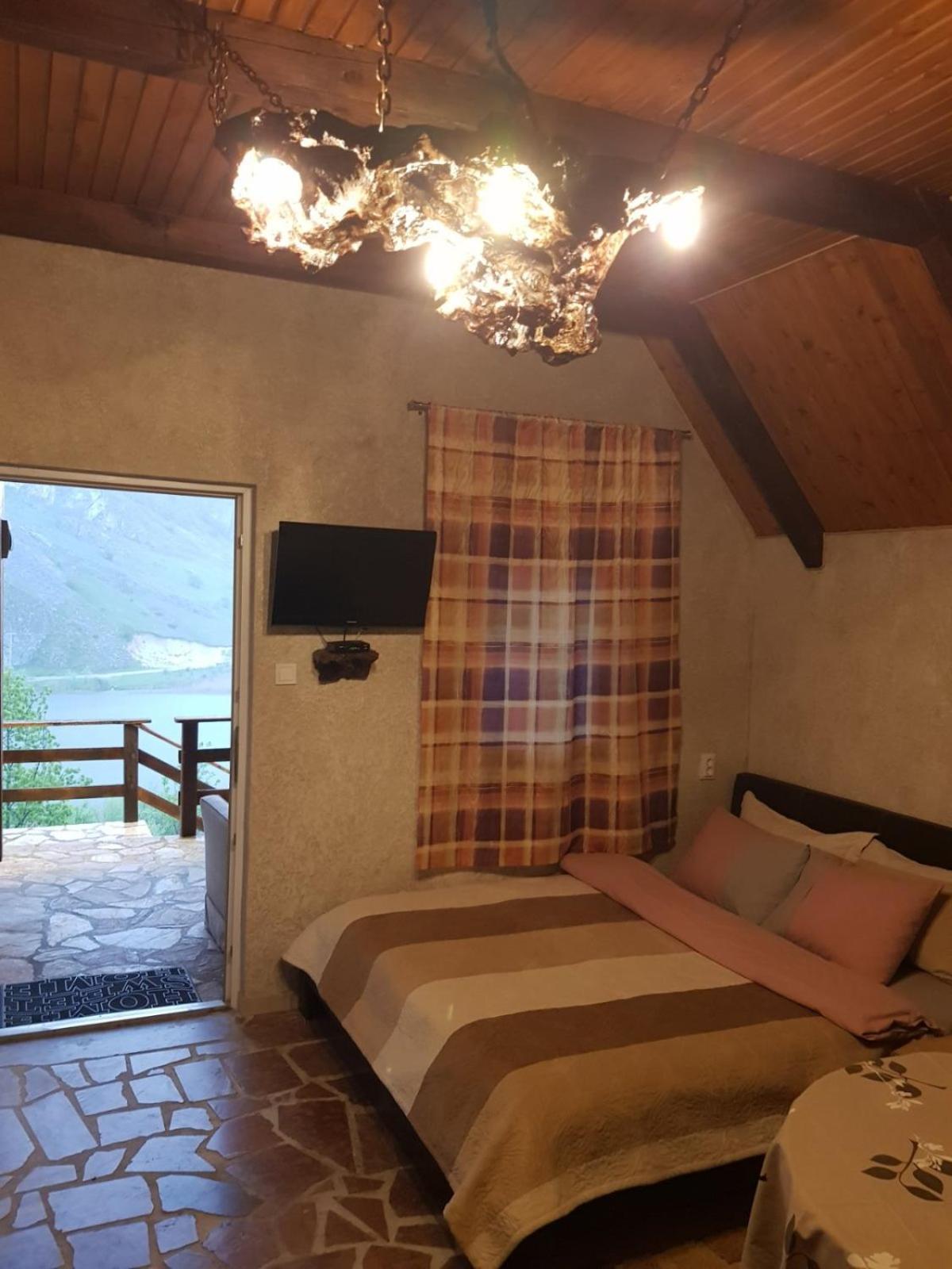 Detached House Milivoje Hotel Poscenje Bagian luar foto